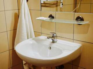Фото номер B&B Hostel Stajnia Wolica Одноместный номер с собственной ванной комнатой