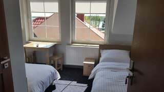 Отели типа «постель и завтрак» Gościniec 16-TKA Косьцежина Большой двухместный номер с 1 кроватью или 2 отдельными кроватями-5