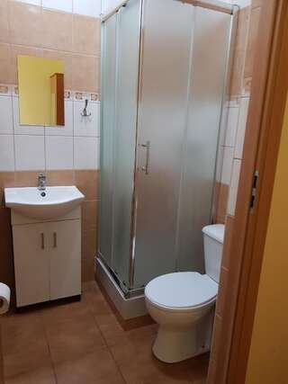 Фото номер Pokoje pod świerkiem- Rehasol Clinic Двухместный номер с 2 отдельными кроватями и ванной комнатой
