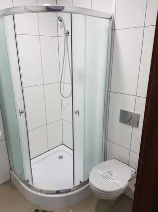 Фото номер Hotels Odra Трехместный номер с собственной ванной комнатой
