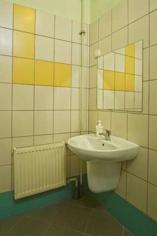 Фото номер Ośrodek Wojków Четырехместный номер с собственной ванной комнатой вне номера
