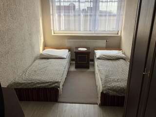 Проживание в семье Kwatery prywatne Jaśmin Гнезно Двухместный номер с 2 отдельными кроватями и общей ванной комнатой-2
