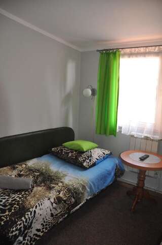 Фото номер Zajazd pod Lwem Двухместный номер с 2 отдельными кроватями и ванной комнатой