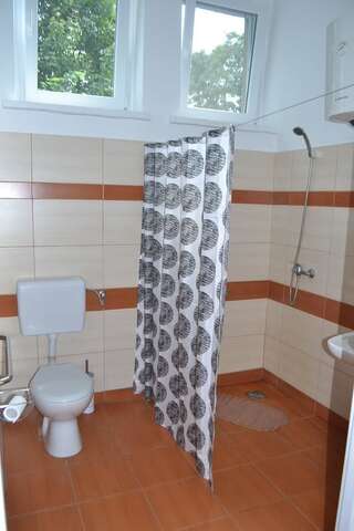Фото номер Noclegi na Bieszczadzkiej trasie Cемейный номер с собственной ванной комнатой
