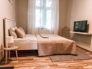Хостелы Bankowa 8 Guest Rooms Зелёна-Гура Двухместный номер с 1 кроватью и общей ванной комнатой-12