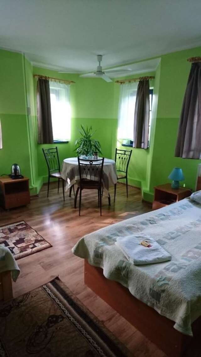 Отель Hotelik WARMIA -Pensjonat, Hostel Лидзбарк-Варминьски-11