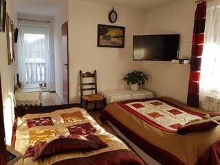 Гостевой дом Zajazd Ponikiew - Noclegi Wadowice Вадовице Family Room with Private Bathroom, Balcony and Mountain View-7