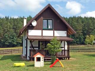 Дома для отпуска The holiday house is located near the forest, 300 m from the lake, 6 km from sea