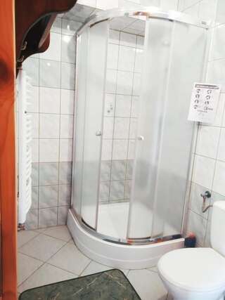 Фото номер Borsuki pod Lipą Cемейный номер с собственной ванной комнатой