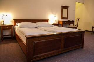 Отель Hotel Mazowiecki Варшава