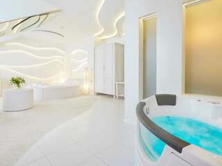 Фото номер Hotel Senator Centrum Konferencyjne Суперлюкс с гидромассажной ванной