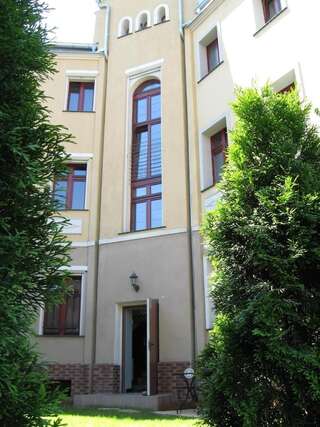 Отели типа «постель и завтрак» Akira Bed & Breakfast Вроцлав