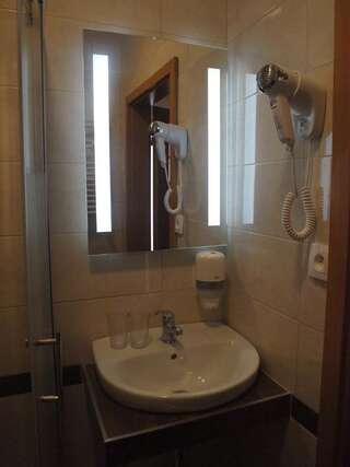 Фото номер Geovita w Jadwisinie Трехместный номер с основными удобствами и общей ванной комнатой
