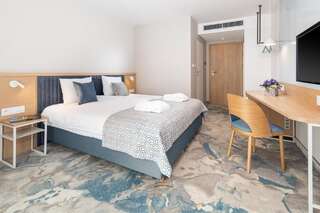 Фото номер Maloves SPA & Resort Двухместный номер Делюкс с 1 кроватью или 2 отдельными кроватями и балконом