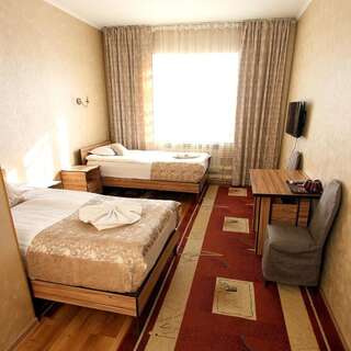 Фото номер Отель Маданур Стандартный двухместный номер с 2 отдельными кроватями
