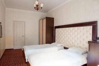 Отель Grand Hotel Бишкек Стандартный двухместный номер с 1 кроватью или 2 отдельными кроватями-3