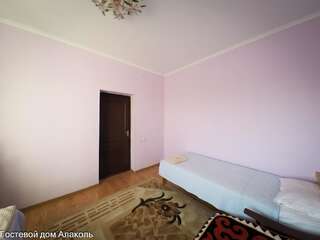 Фото номер Guesthouse Alakol Стандартный двухместный номер с 2 отдельными кроватями и общей ванной комнатой