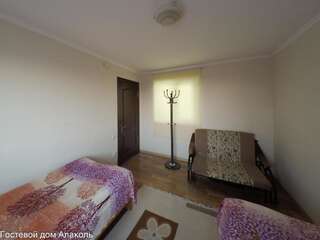 Фото номер Guesthouse Alakol Бюджетный двухместный номер с 2 отдельными кроватями
