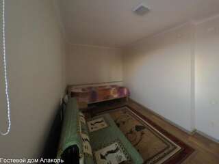 Фото номер Guesthouse Alakol Бюджетный двухместный номер с 2 отдельными кроватями
