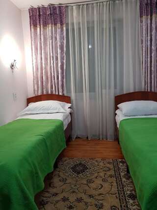 Фото номер Park Hotel&Hostel Стандартный двухместный номер с 2 отдельными кроватями