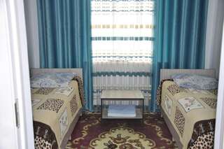 Фото номер Guest House Nur Двухместный номер с 2 отдельными кроватями