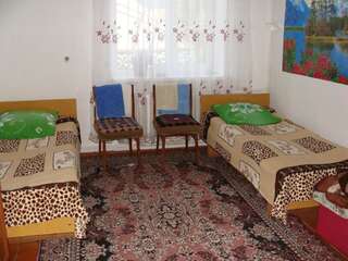Фото номер Guest House Nur Двухместный номер с 2 отдельными кроватями