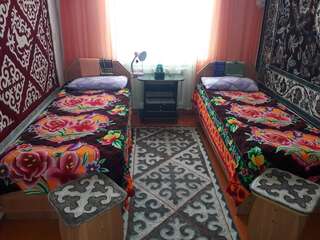 Фото номер Guest House Baytur Двухместный номер с 2 отдельными кроватями