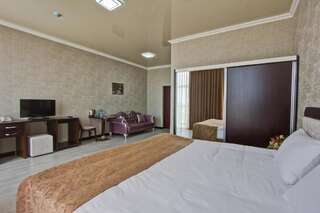 Фото номер Karagat Hotel Большой двухместный номер с 1 кроватью