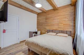 Фото номер Hillside Karakol B&B Двухместный номер с 1 кроватью или 2 отдельными кроватями и собственной ванной комнатой