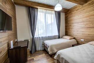 Фото номер Hillside Karakol B&B Двухместный номер с 1 кроватью или 2 отдельными кроватями и собственной ванной комнатой