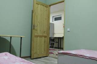 Гостевой дом Konok center hostel Ош Двухместный номер с 2 отдельными кроватями-3