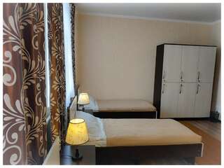 Фото номер TwinHouse Karakol Односпальная кровать в общем номере