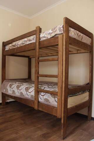 Фото номер Snow Leopard Hostel Кровать в общем 6-местном номере для мужчин и женщин