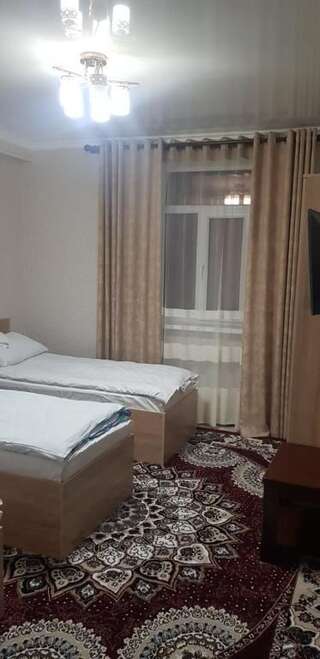 Отели типа «постель и завтрак» Alpina`s Hostel Ош Односпальная кровать в общем номере для мужчин и женщин-22