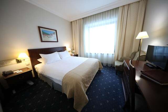 Отель Ramada by Wyndham Bucharest Majestic Бухарест-18