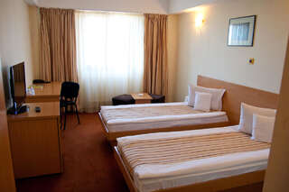 Фото номер Hotel Phoenix Двухместный номер с 2 отдельными кроватями