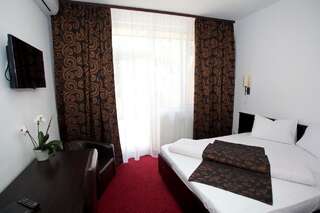 Отель Hotel Terra Орадя Двухместный номер "Комфорт" с 1 кроватью и балконом-2