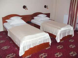 Отель Hotel Coral Сату-Маре Двухместный номер с 2 отдельными кроватями-6