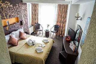 Отель Hotel Razvan Бухарест Двухместный номер с 1 кроватью и балконом-14