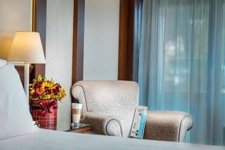 Отель Hotel International Синая Стандартный двухместный номер с 2 отдельными кроватями и балконом-9