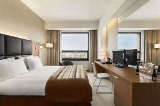 Отель Ramada by Wyndham Oradea Орадя Premium Queen Spa Room-1