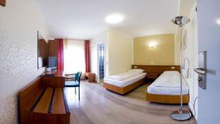 Отель Hotel Seneca Бая-Маре Стандартный двухместный номер с 1 кроватью или 2 отдельными кроватями-8