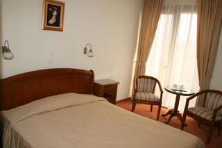 Фото номер Hotel Sarmis Двухместный номер с 1 кроватью или 2 отдельными кроватями