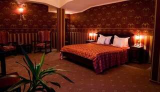 Отель Majestic Hotel & Restaurant Яссы Улучшенный люкс с гидромассажной ванной-1