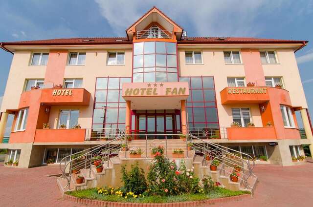 Отель Hotel FAN Sebes Себеш-25