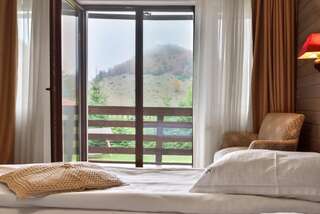 Фото номер Casa Muntelui Двухместный номер с 1 кроватью или 2 отдельными кроватями
