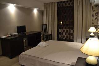 Отель Hotel Condor Дробета-Турну- Севери Двухместный номер с 1 кроватью или 2 отдельными кроватями-4