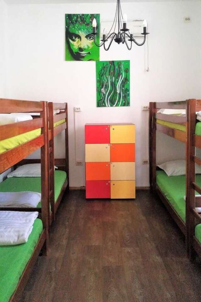 Хостелы Friends Hostel Бухарест-18