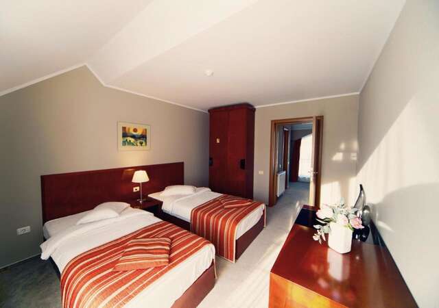 Отель Hotel Atrium Тыргу-Секуеск-28