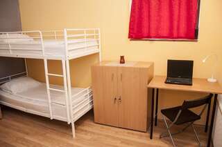 Фото номер JugendStube Hostel Кровать в общем 6-местном номере для мужчин и женщин с общей ванной комнатой